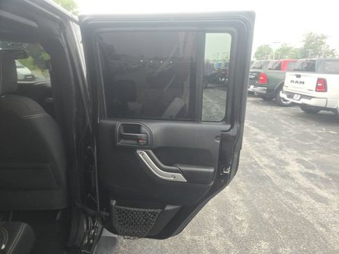 Used 2018 Jeep Wrangler Unlimited Sahara AWD/4WD image 23