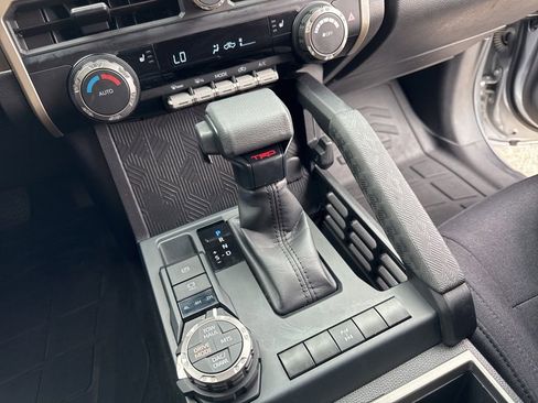 Used 2024 Toyota Tacoma SR5 AWD/4WD image 34