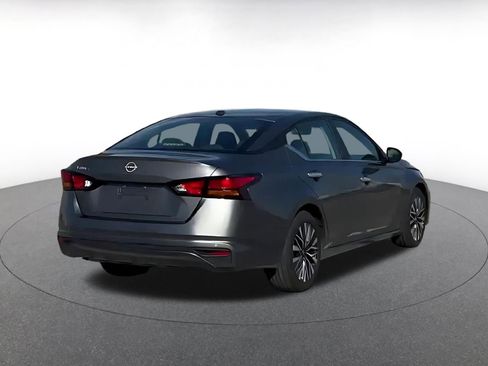 Used 2025 Nissan Altima 2.5 SV image 14