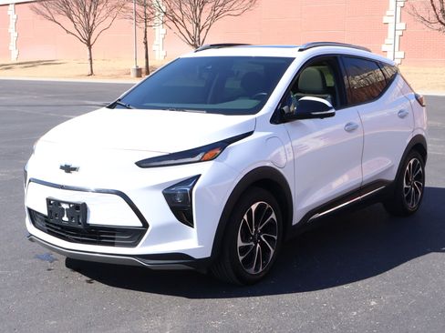 Used 2023 Chevrolet Bolt EUV Premier w/ Sun & Sound Package image 30