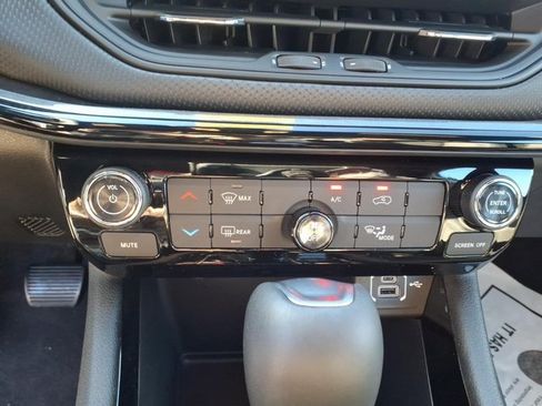 New 2026 Jeep Compass Latitude image 15