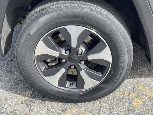 Used 2022 Jeep Grand Cherokee Limited 4xe image 9