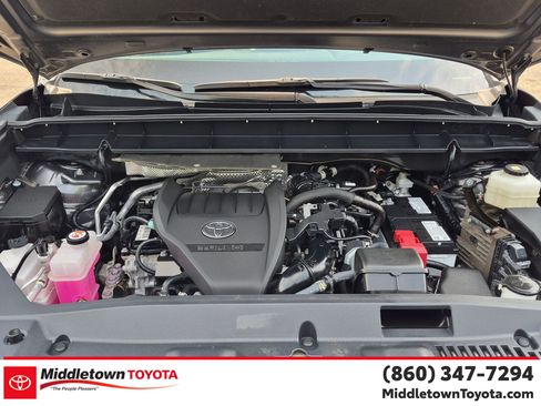 Certified 2024 Toyota Highlander XLE AWD/4WD image 36
