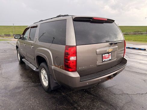 Used 2011 Chevrolet Suburban LT w/ Luxury Package AWD/4WD image 8