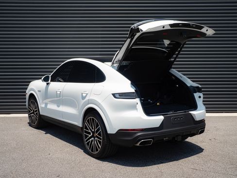 Certified 2026 Porsche Cayenne E-Hybrid Coupe AWD/4WD image 33