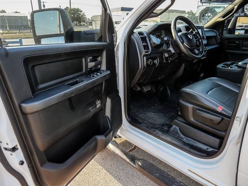 Used 2024 RAM 3500 Tradesman w/ Chrome Appearance Group AWD/4WD image 27