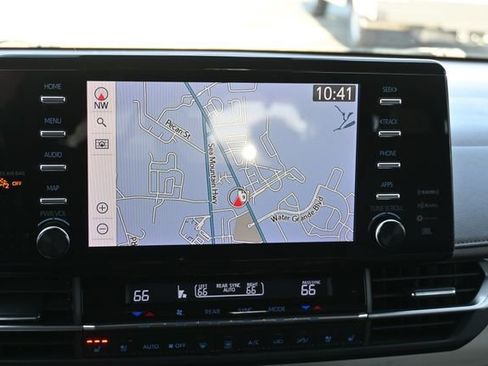 Used 2021 Toyota Sienna Platinum image 18