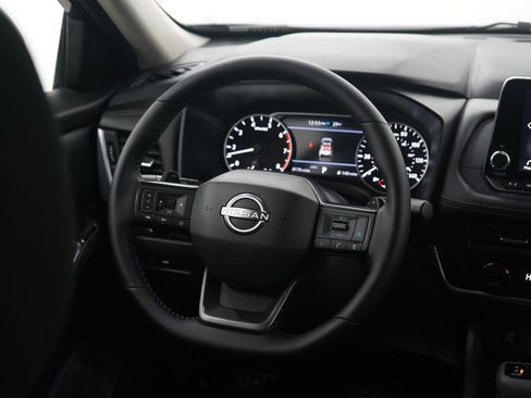 Used 2025 Nissan Rogue SV image 14
