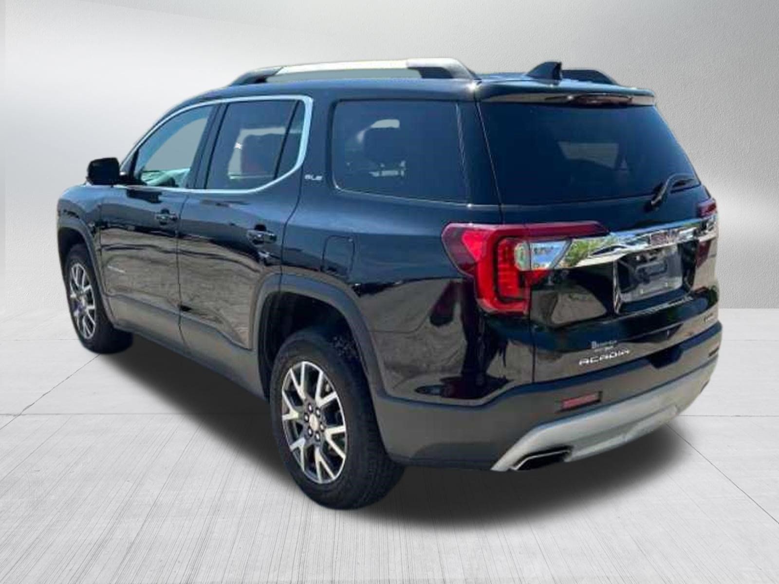 Used 2023 GMC Acadia SLE w/ Driver Convenience Package AWD/4WD image 4
