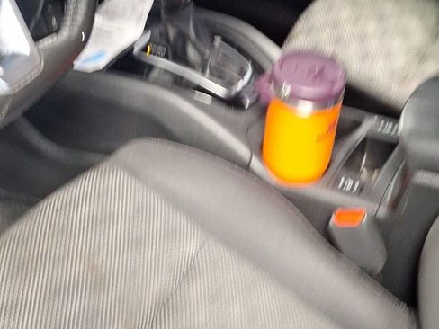 Used 2018 Nissan Rogue Sport SV w/ SV Technology Package FWD image 2