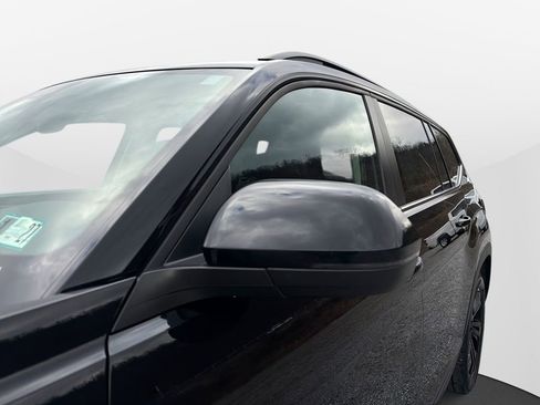 Used 2023 Volkswagen Atlas SE w/ Panoramic Sunroof Package image 11