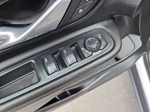 Used 2024 GMC Terrain SLE image 24