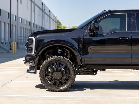 Used 2025 Ford F450 Platinum AWD/4WD image 26
