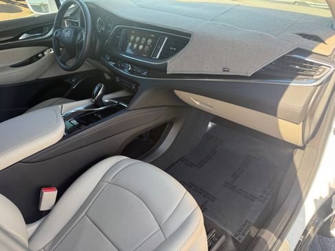 Used 2018 Buick Enclave Essence image 29