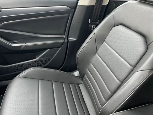 Used 2024 Volkswagen Jetta SE image 28