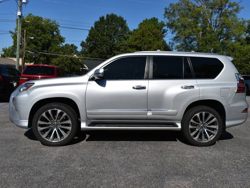 Used 2017 Lexus GX 460 Premium w/ Premium Package AWD/4WD image 3
