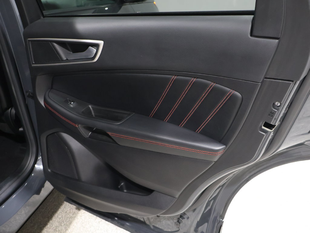 Used 2021 Ford Edge ST-Line w/ Cold Weather Package AWD/4WD image 24