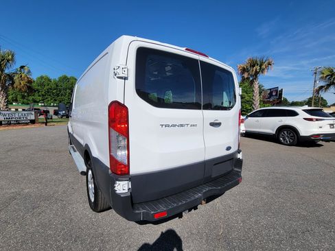 Used 2015 Ford Transit 250 130 Low Roof w/ Exterior Upgrade Package RWD image 12