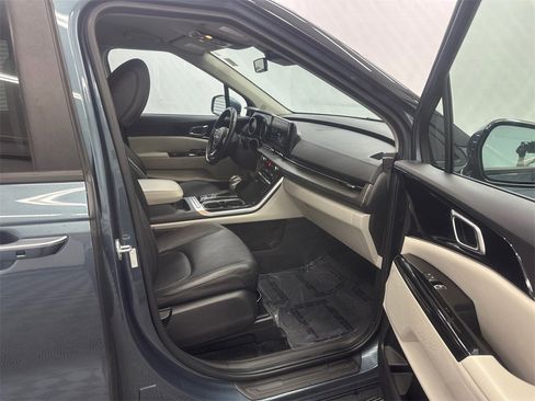 Used 2024 Kia Carnival EX image 14