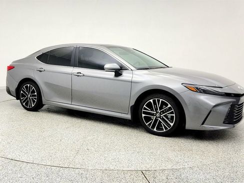 Used 2026 Toyota Camry XLE image 3