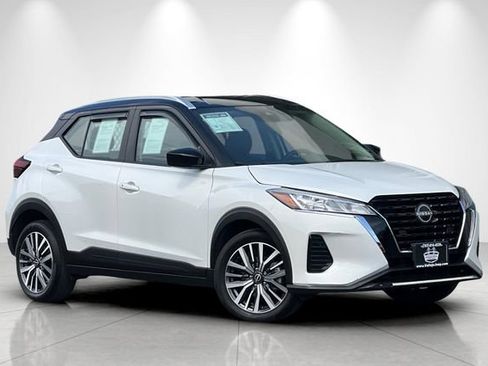 Used 2024 Nissan Kicks SV FWD image 2