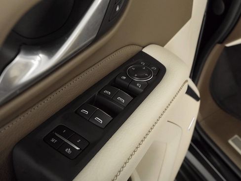 Used 2022 GMC Yukon XL Denali image 42