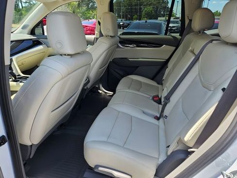 Certified 2025 Cadillac XT6 Premium Luxury w/ Technology Package FWD image 10