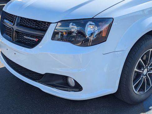 Used 2019 Dodge Grand Caravan SE image 12