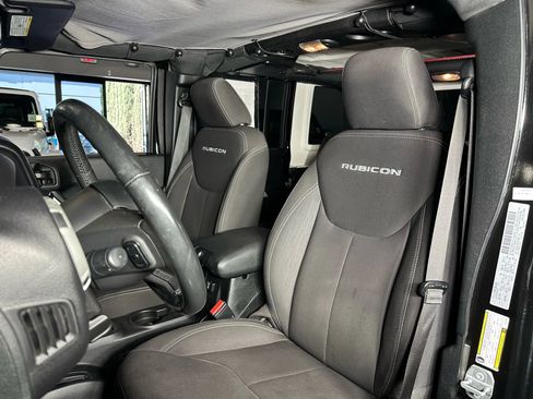 Used 2017 Jeep Wrangler Unlimited Rubicon w/ Connectivity Group image 16