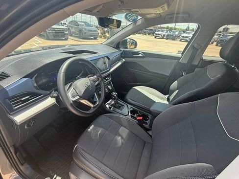 Certified 2023 Volkswagen Taos SE FWD image 10