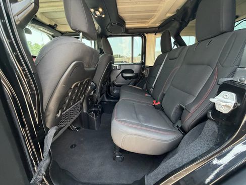 Used 2019 Jeep Wrangler Unlimited Rubicon AWD/4WD image 12