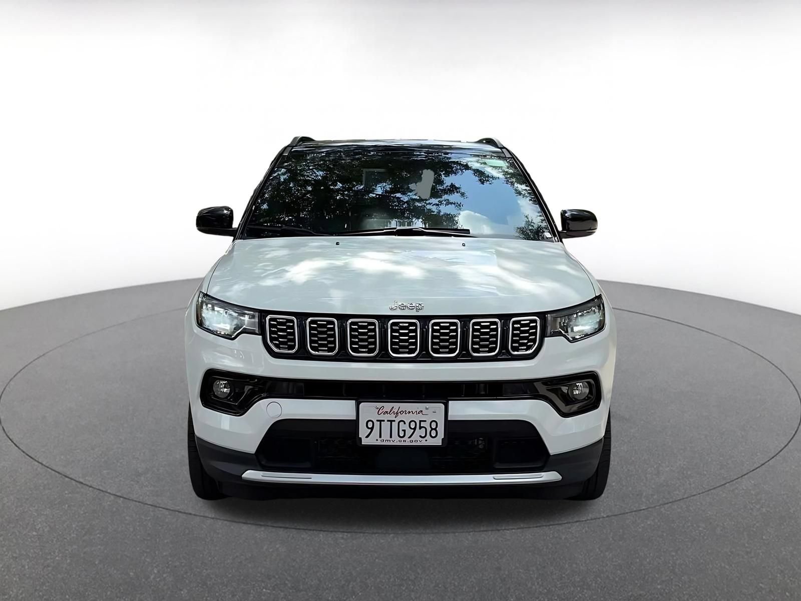 Used 2025 Jeep Compass Limited AWD/4WD image 4