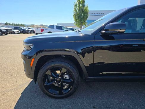 New 2025 Jeep Grand Cherokee Limited w/ Luxury Tech Group II image 18