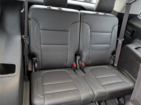 Used 2023 GMC Acadia SLT image 12