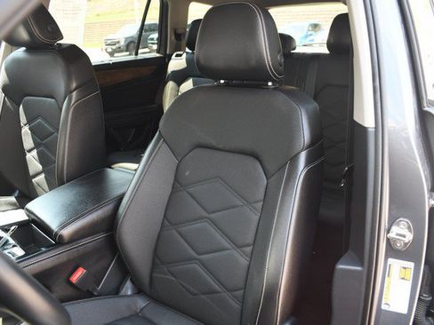 Used 2025 Volkswagen Atlas SE AWD/4WD image 17