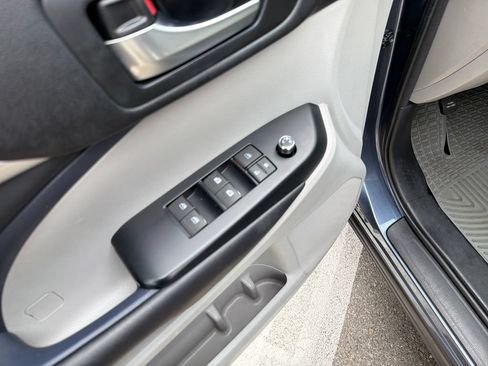 Used 2018 Toyota Highlander XLE FWD image 18