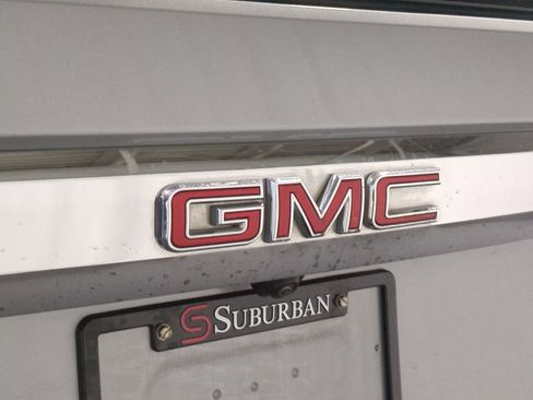 Used 2023 GMC Yukon SLT w/ SLT Luxury Package image 12