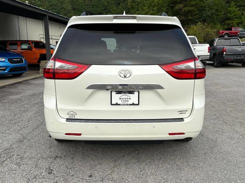 Used 2020 Toyota Sienna Limited Premium w/ Carpet Mat Package AWD/4WD image 6
