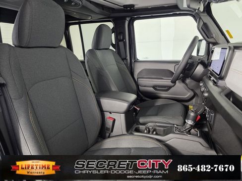 New 2025 Jeep Gladiator Sport image 31