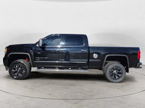Used 2015 GMC Sierra 2500 Denali w/ Duramax Plus Package AWD/4WD image 8