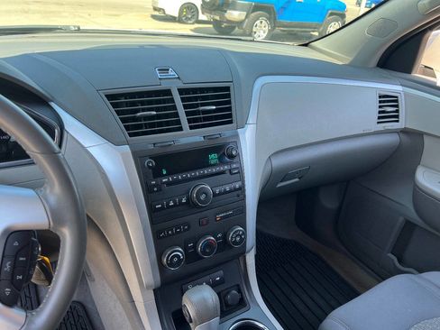 Used 2011 Chevrolet Traverse LT image 11