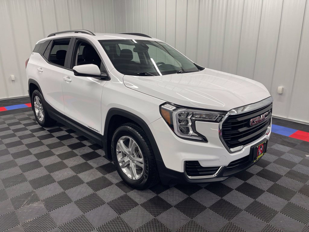 Used 2022 GMC Terrain SLE w/ Driver Convenience Package AWD/4WD image 3