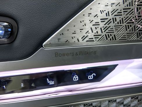 Used 2023 BMW i7 xDrive60 AWD/4WD image 23