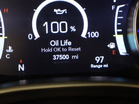 Used 2024 Chrysler Pacifica Touring-L image 40