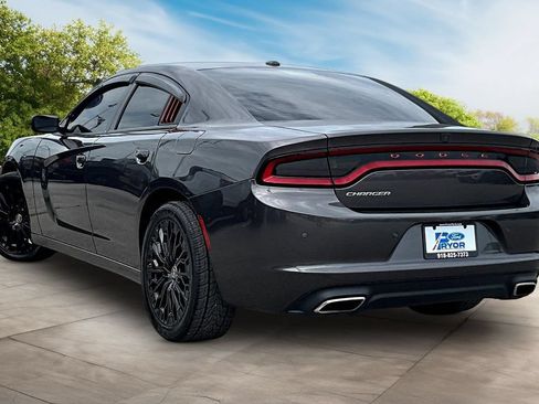 Used 2021 Dodge Charger SXT RWD image 12