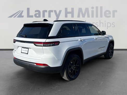 New 2026 Jeep Grand Cherokee Altitude image 5