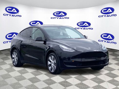 Used 2023 Tesla Model Y Long Range image 1