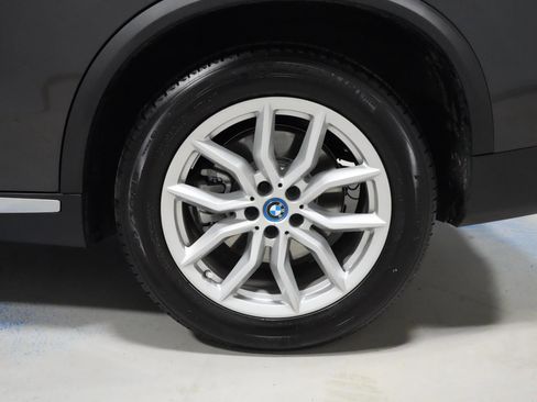 Used 2023 BMW X5 xDrive45e w/ Climate Comfort Package image 22