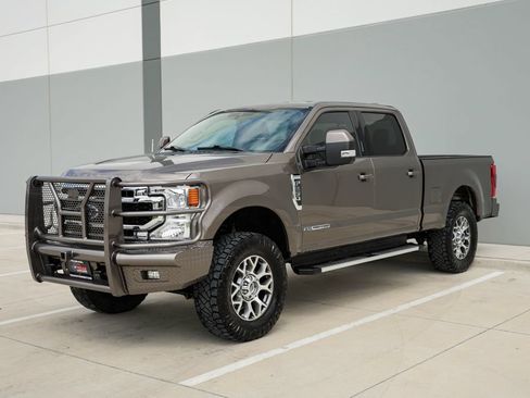 Used 2020 Ford F250 Lariat w/ Lariat Value Package AWD/4WD image 4