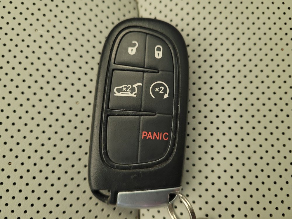 Used 2019 Jeep Cherokee Limited FWD image 32